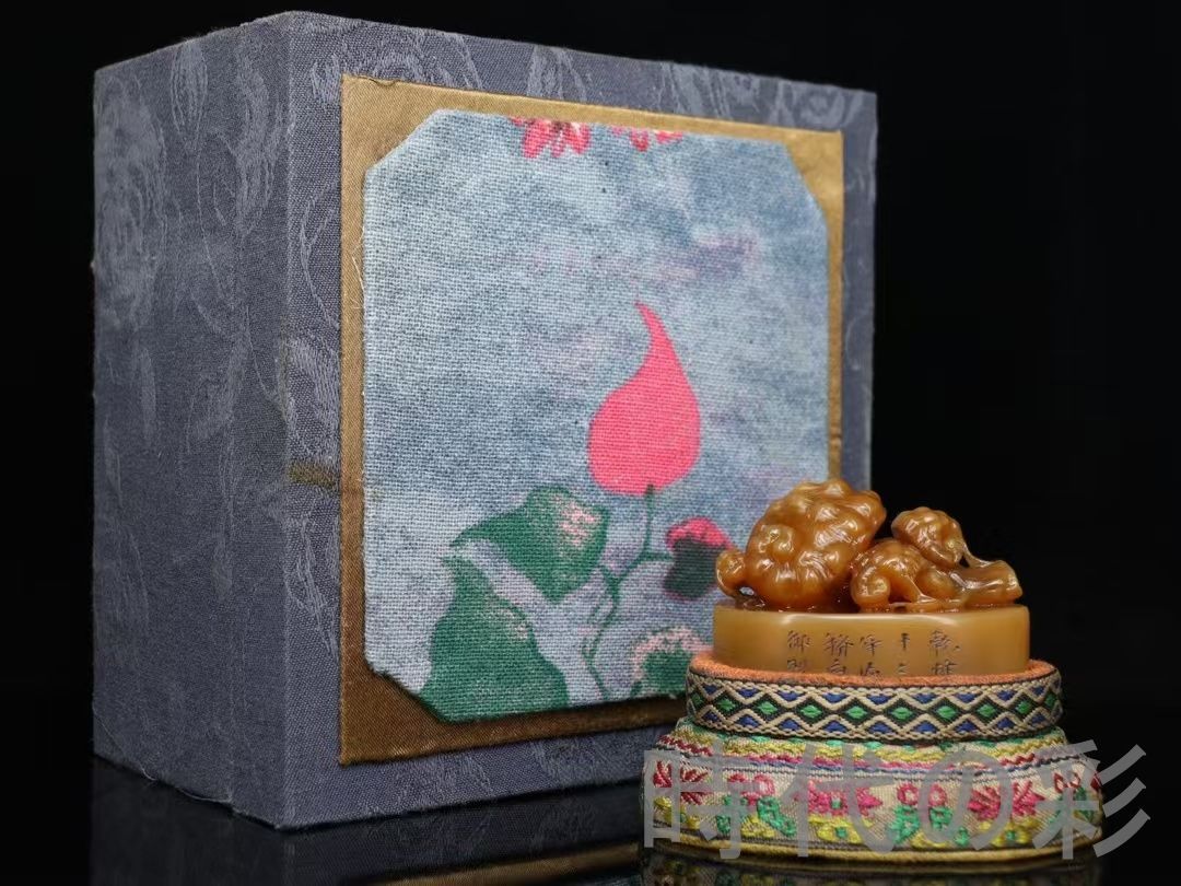 中国古美術 清代 乾隆13年 田黄石 霊芝印章 置物 書道具 印鑑 刺繍台座付き