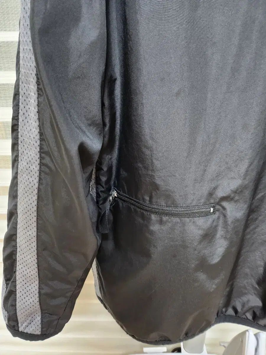カラフルな ナイキ ブラック ウィンドブレーカー ハーフジップアップ 105