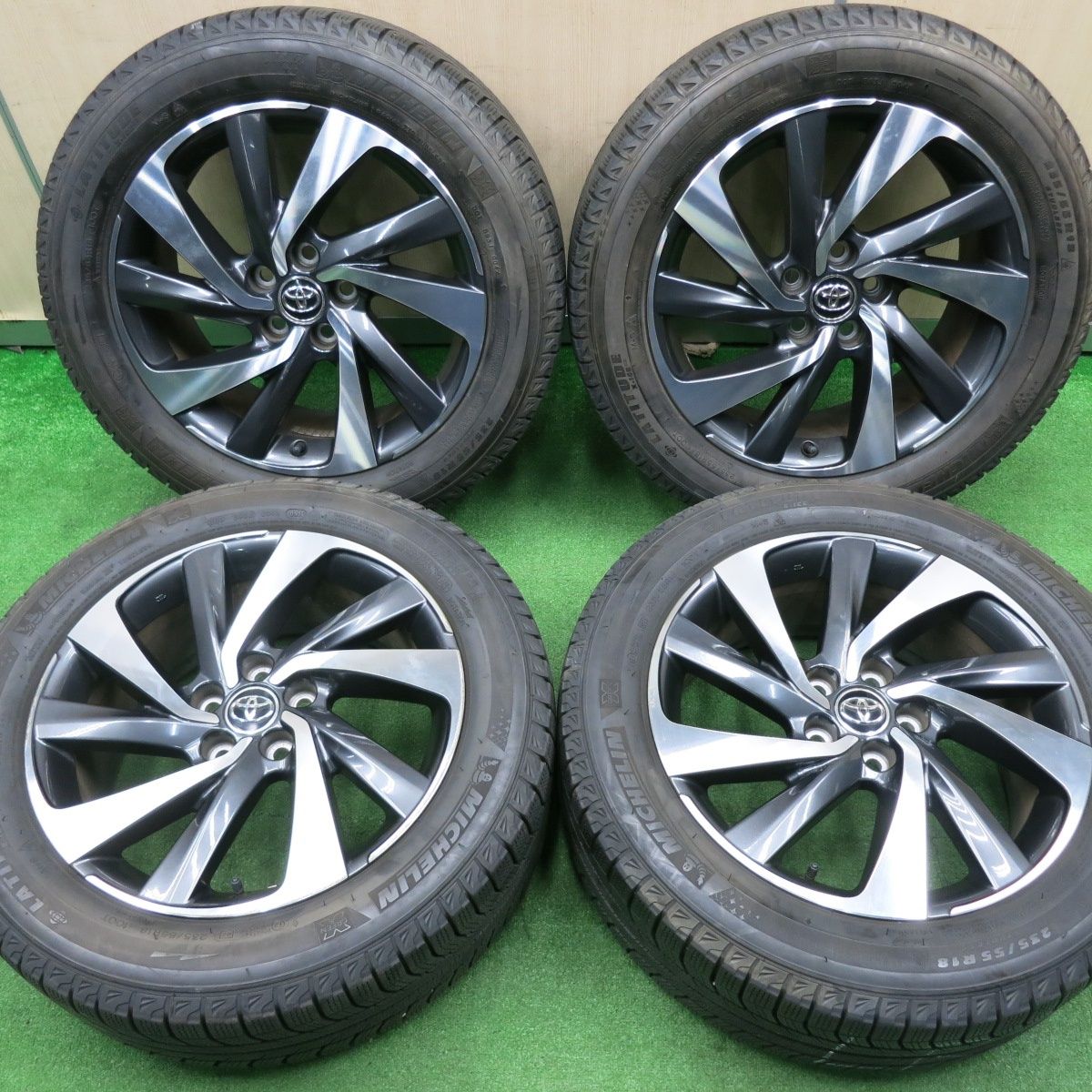 送料無料] バリ溝！9分☆トヨタ 60系 ハリアー ターボ 純正 235/55R18 