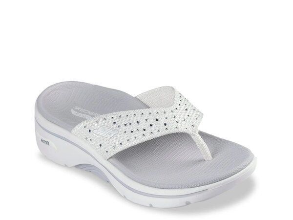 【送料無料】 スケッチャーズ レディース サンダル シューズ Go Walk Arch Fit 2.0 Claire Sandal White