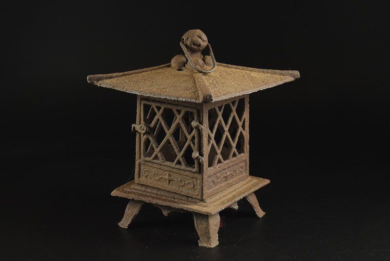 蔵出◆　球体型吊灯籠　鉄製　在銘　径１８０㎜　◆　鉄錆　生活骨董　吊灯篭　照明具　古道具　古民具　庭　古美術 蔵A4194a鉄灯籠 吊灯籠 透かし 鉄製 庭飾 燈篭 - メルカリ