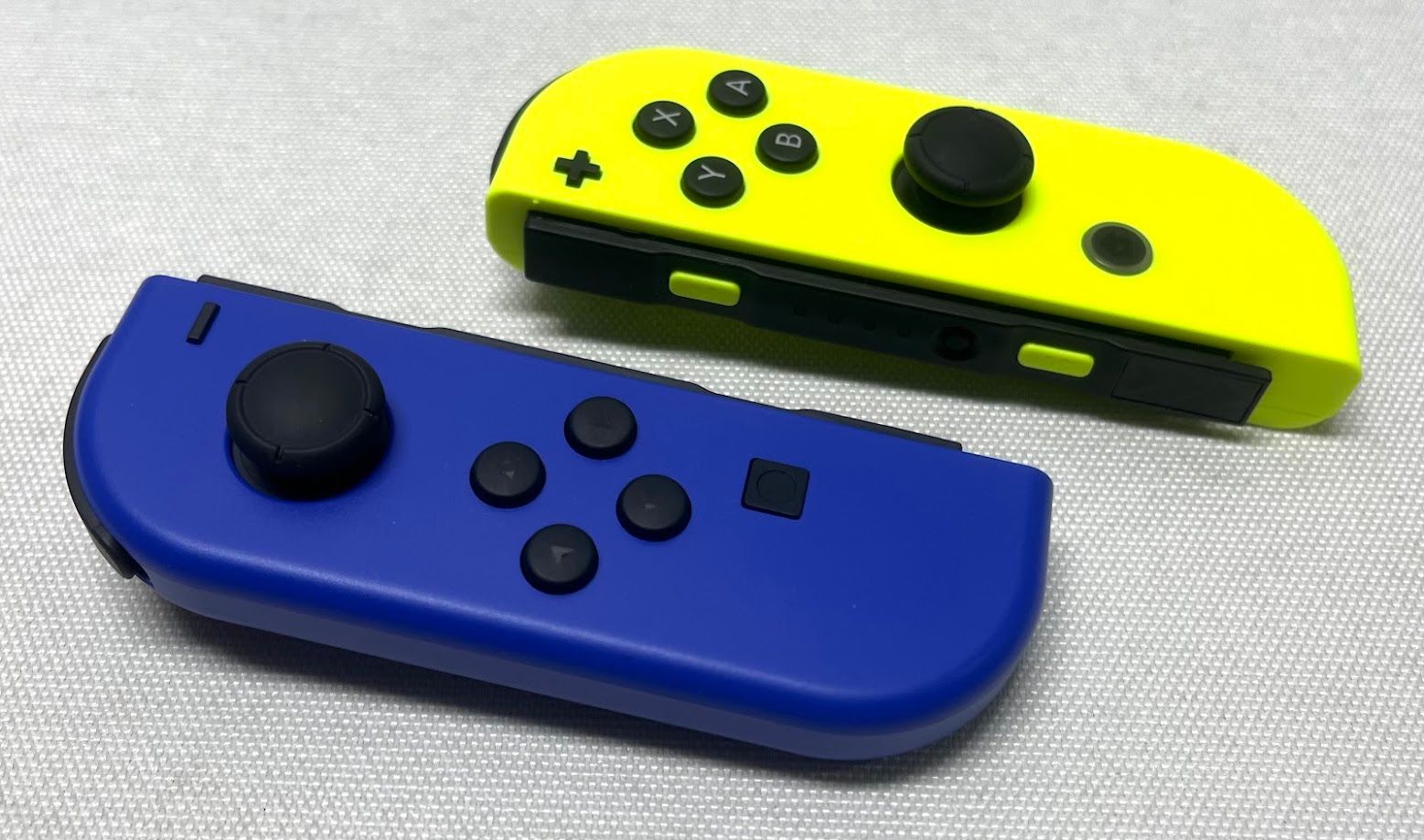 Nintendo Switch Joy-Con (L) ブルー/(R) イエロー JOY-CON (L)/(R) ブルー ネオンイエロー Nintendo JOY-CON (L)/(R