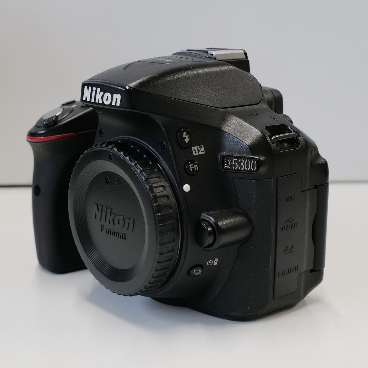 Nikon D5300 ボディ USED超美品 本体+バッテリー デジタル一眼 DX 2416万画素 バリアングル液晶 Wi-Fi 完動品 中古 X5780