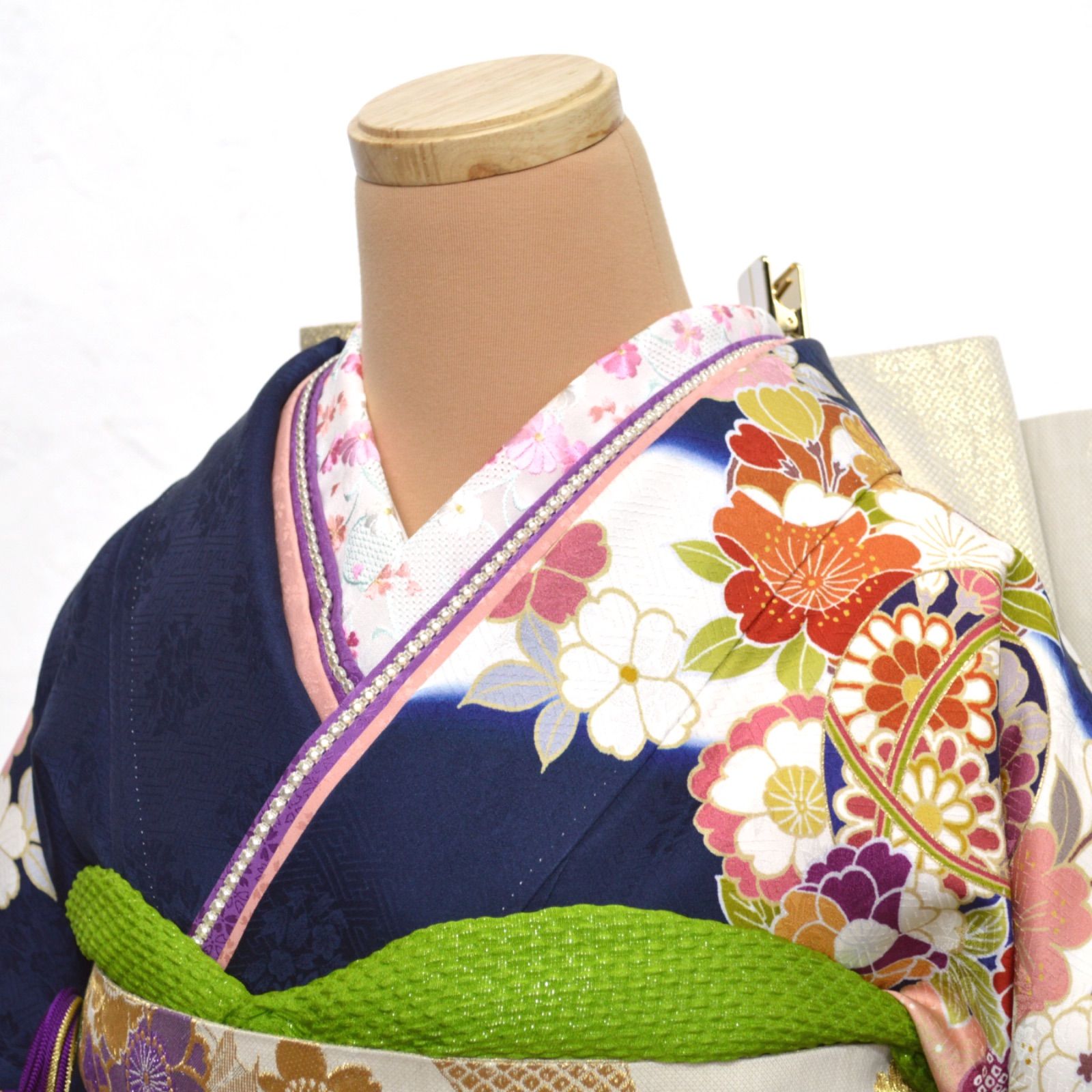 美品》正絹 振袖フルセット SS〜Mサイズ 成人式 紺地 パールトーン加工