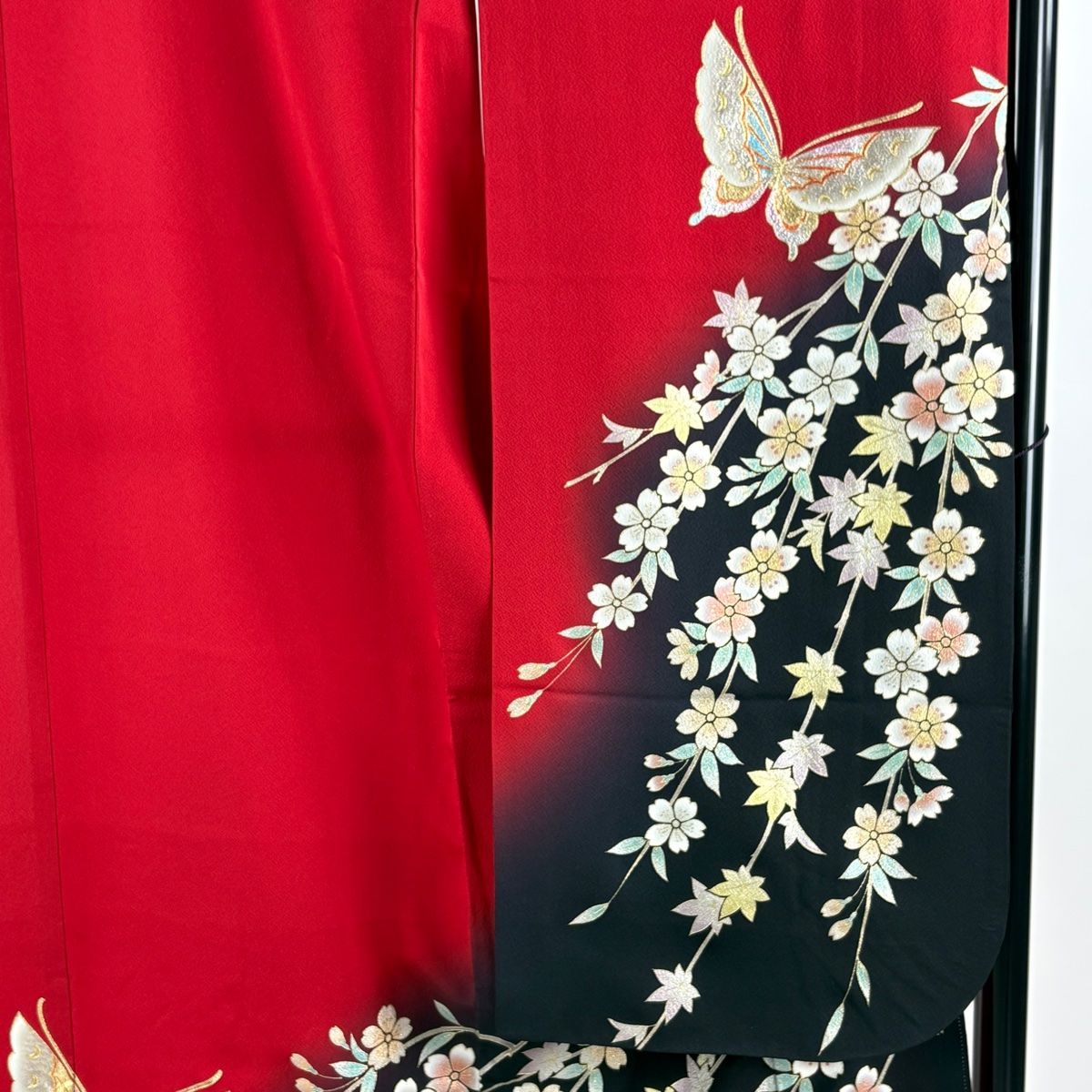 振袖 身丈176cm 裄丈66.5cm M 袷 薔薇 蝶 銀通し 金銀彩 黒