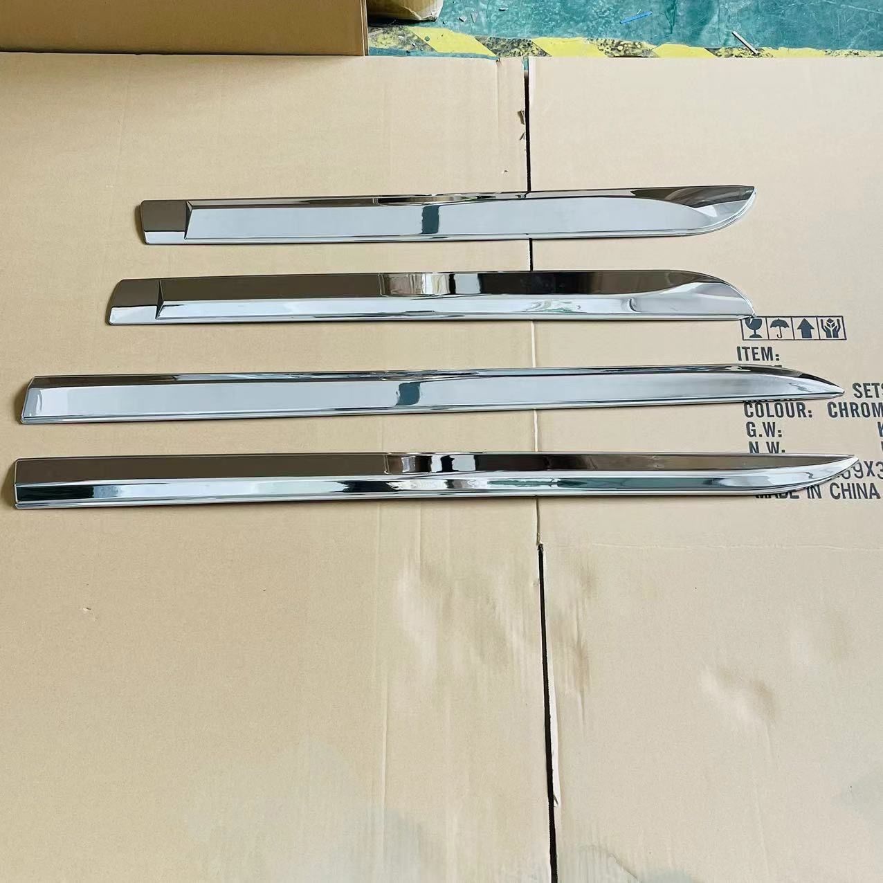 トヨタ ハイラックス REVO 2016- ドアモール メッキ サイドガーニッシュ ドアプロテクションモール 4本セット