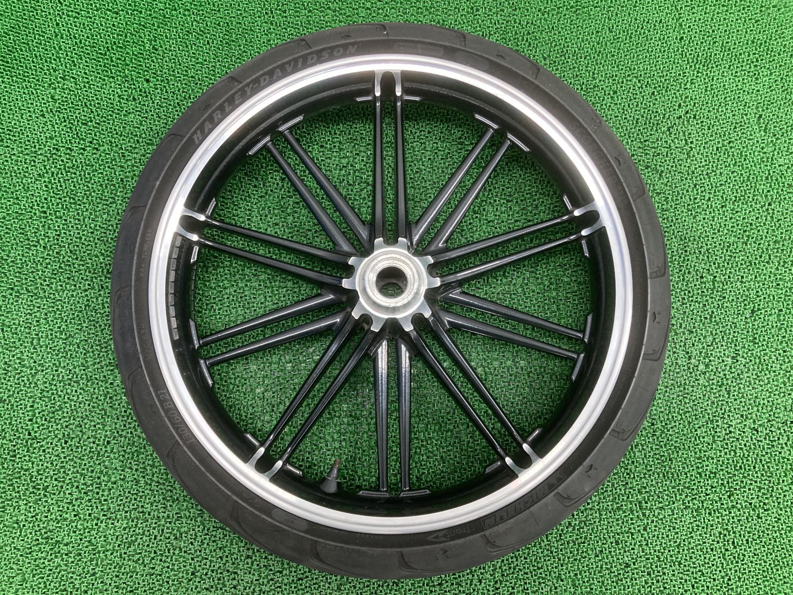 FXBRS1870 フロントホイール ハーレー 純正 中古 バイク 部品 21