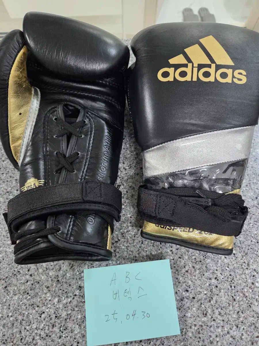 adidas アディダス