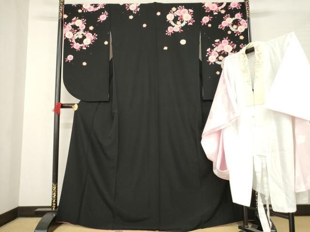 ☆新品未使用☆女性用振袖　正絹　未仕立て　黒系花模様振袖　振袖 振袖 身丈182cm 裄丈73.5cm 未仕立て 仮絵羽 草花 蘭 銀通し ラメ箔 黒