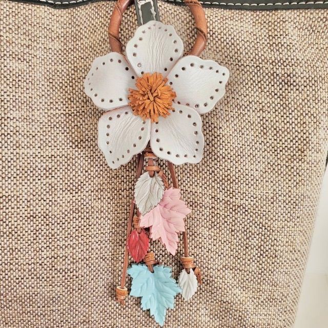 本革 バッグチャーム（フラワー モチーフ） 花 レザー ハンドクラフト 