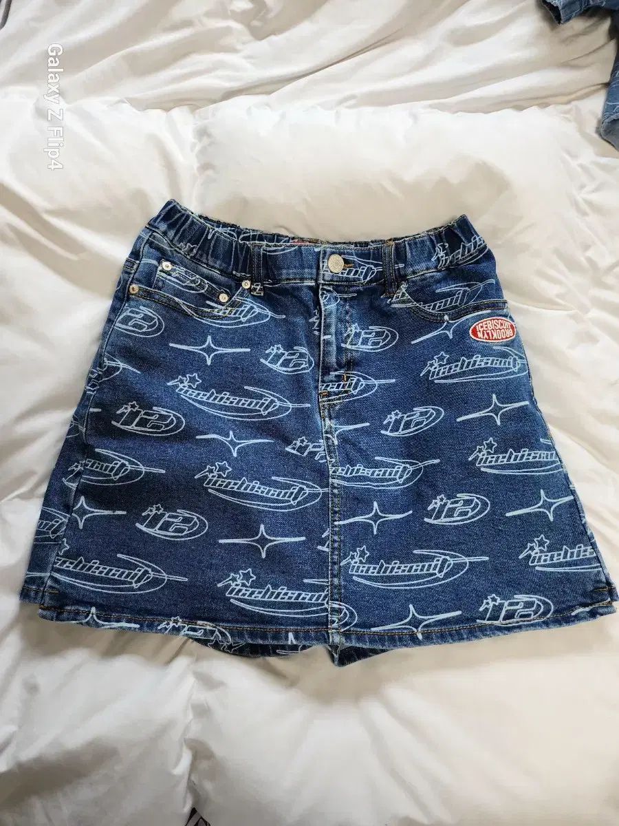 シャツ付き スカート