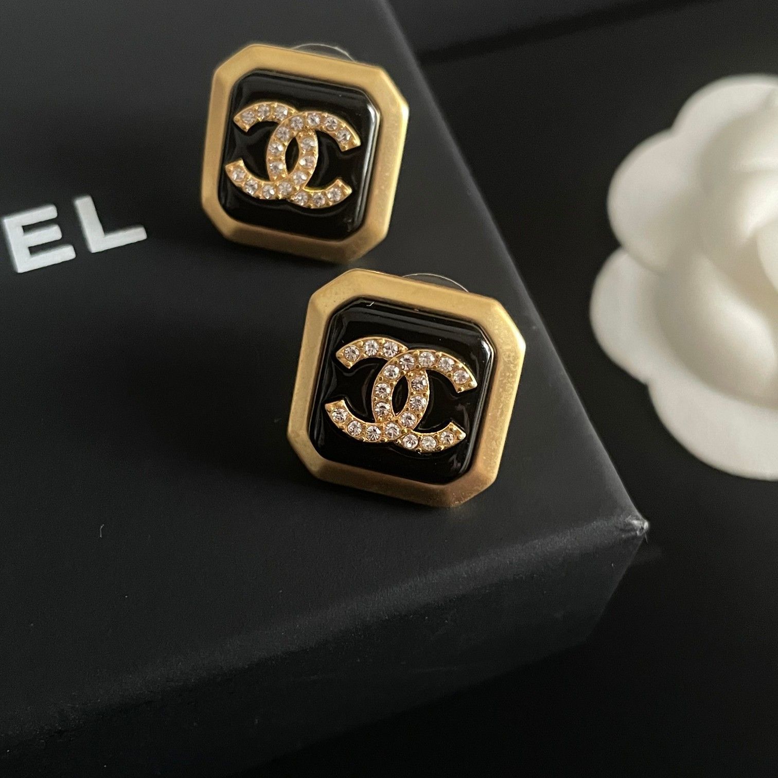 今日特価】Chanel ヴィンテージ ダブル C ピアス 送料無料！在庫