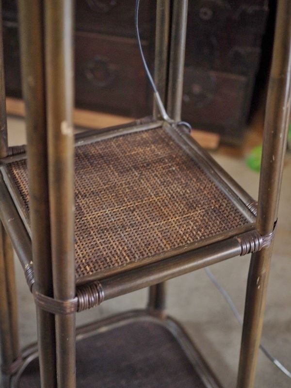 ラタン製の棚付きルームランプ 昭和後期