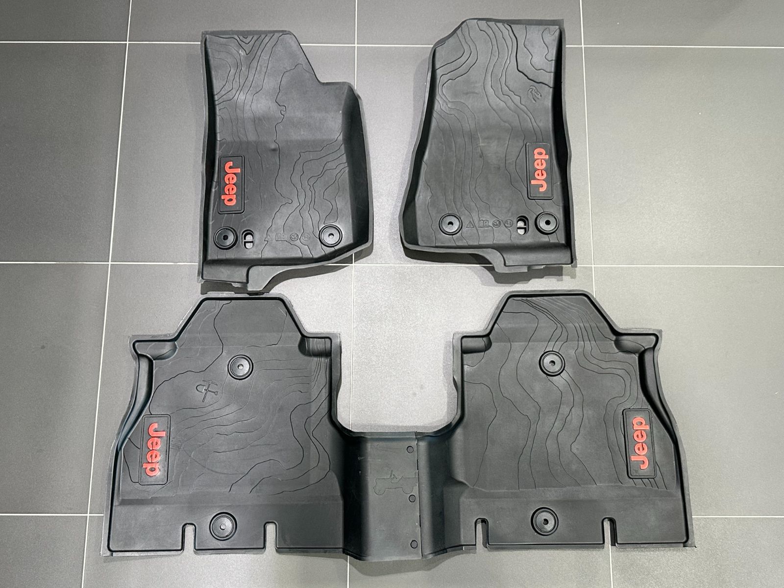JEEP ジープ 純正品 OEM ラングラー アンリミテッド JL 18年～ オールウェザー フロアマット 4枚セット 82215203AE ラバータイプ ④