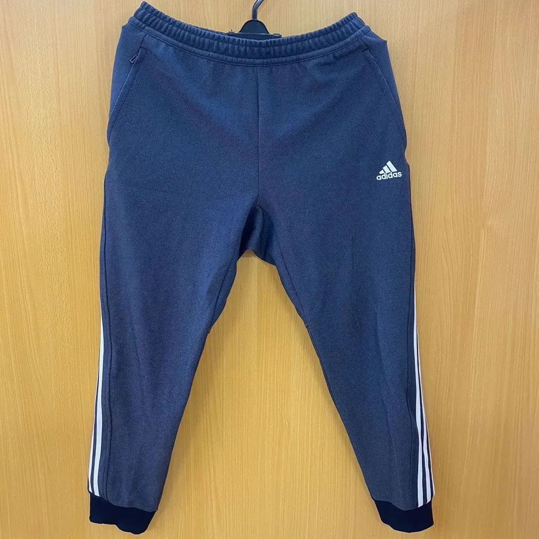 【✨ジャージ　ズボン✨】adidas アディダス　Mサイズ　ジャージ　パンツ　メンズ　男性用　男女兼用　美品　洗濯済み　ポリエステル　運動　スポーツ　普段着　部屋着　カジュアル　フ