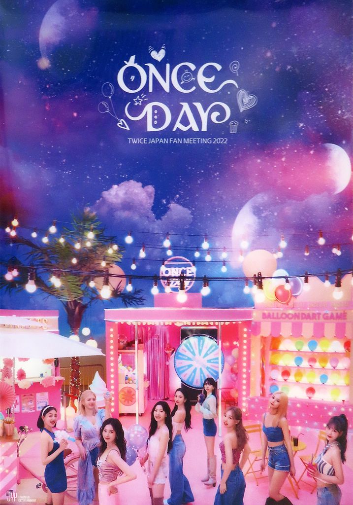 【最終値下げ】TWICE全員直筆サイン入りクリアポスター TWICE☆全員直筆サイン入り☆A4サイズ写真①(サイン)｜売買され