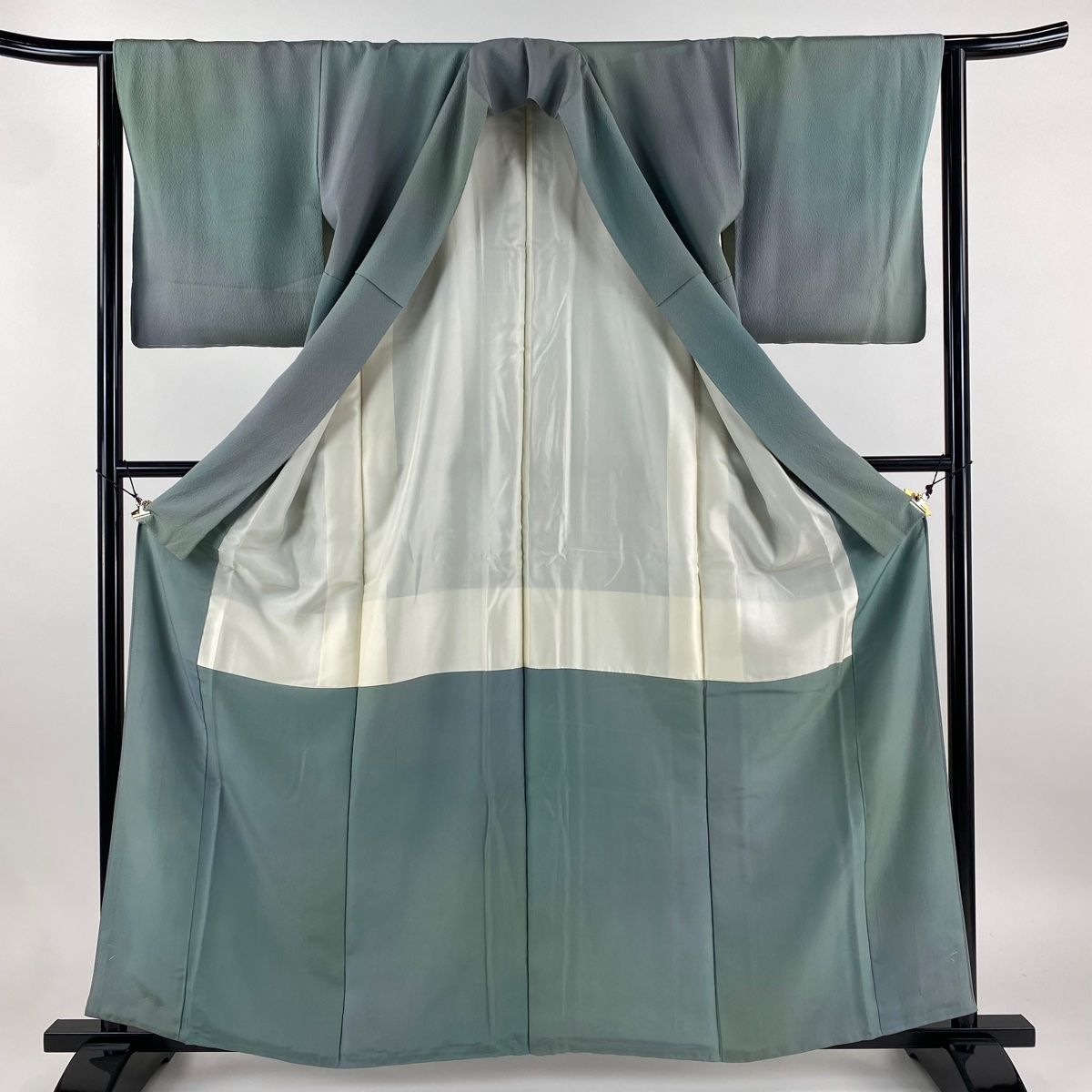 美品 小紋 斎藤三才 無地感ぼかし グレー濃淡 身丈164cm 裄丈65cm 袷 小紋 身丈161.5cm 裄丈63.5cm S 袷 斉藤三才 落款 ぼかし柄 縮緬