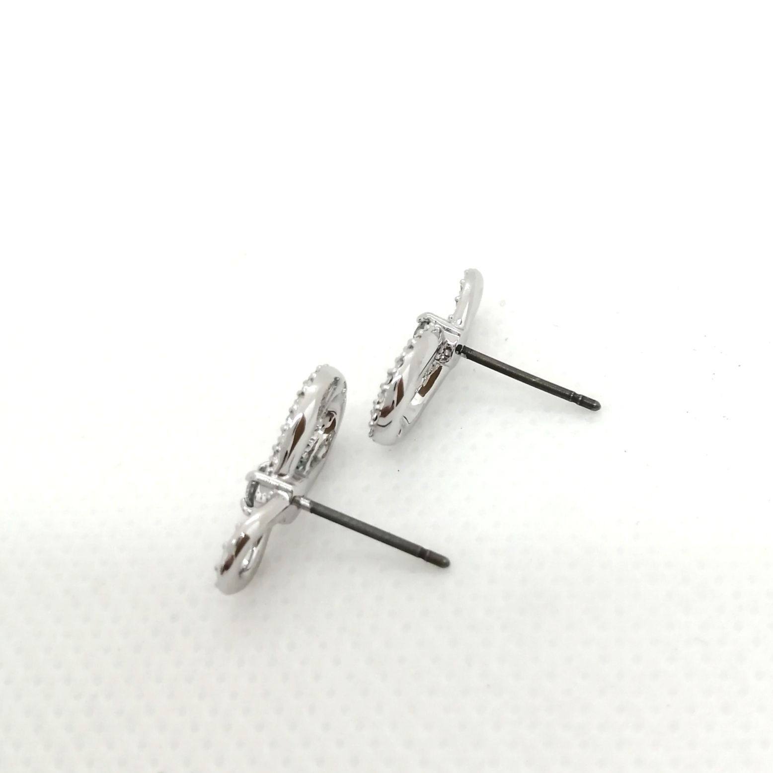 美品 スワロフスキー SWAROVSKI ピアス インフィニティ シルバー