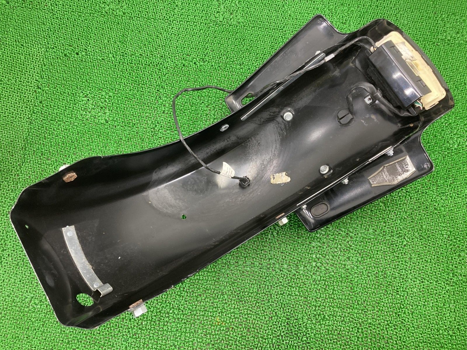 FLHX1690 リアフェンダー 黒 ハーレー 純正 中古 2011年式外し