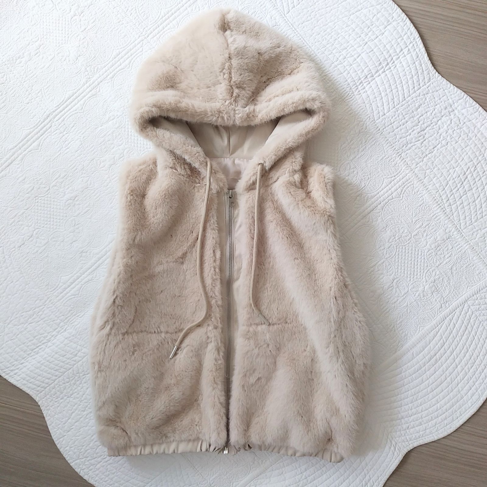 本日発送✨️qung クン フーディファーベスト モカ フーディー ファーベスト ベージュ 本日発送✨️qung クン フーディ