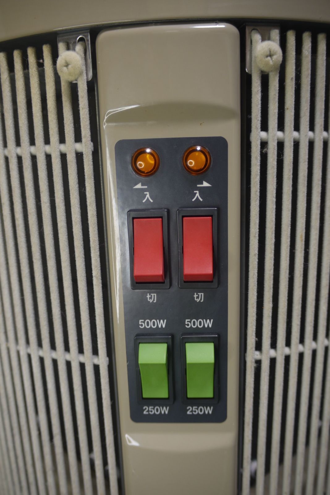 2019年製 遠赤外線パネルヒーター