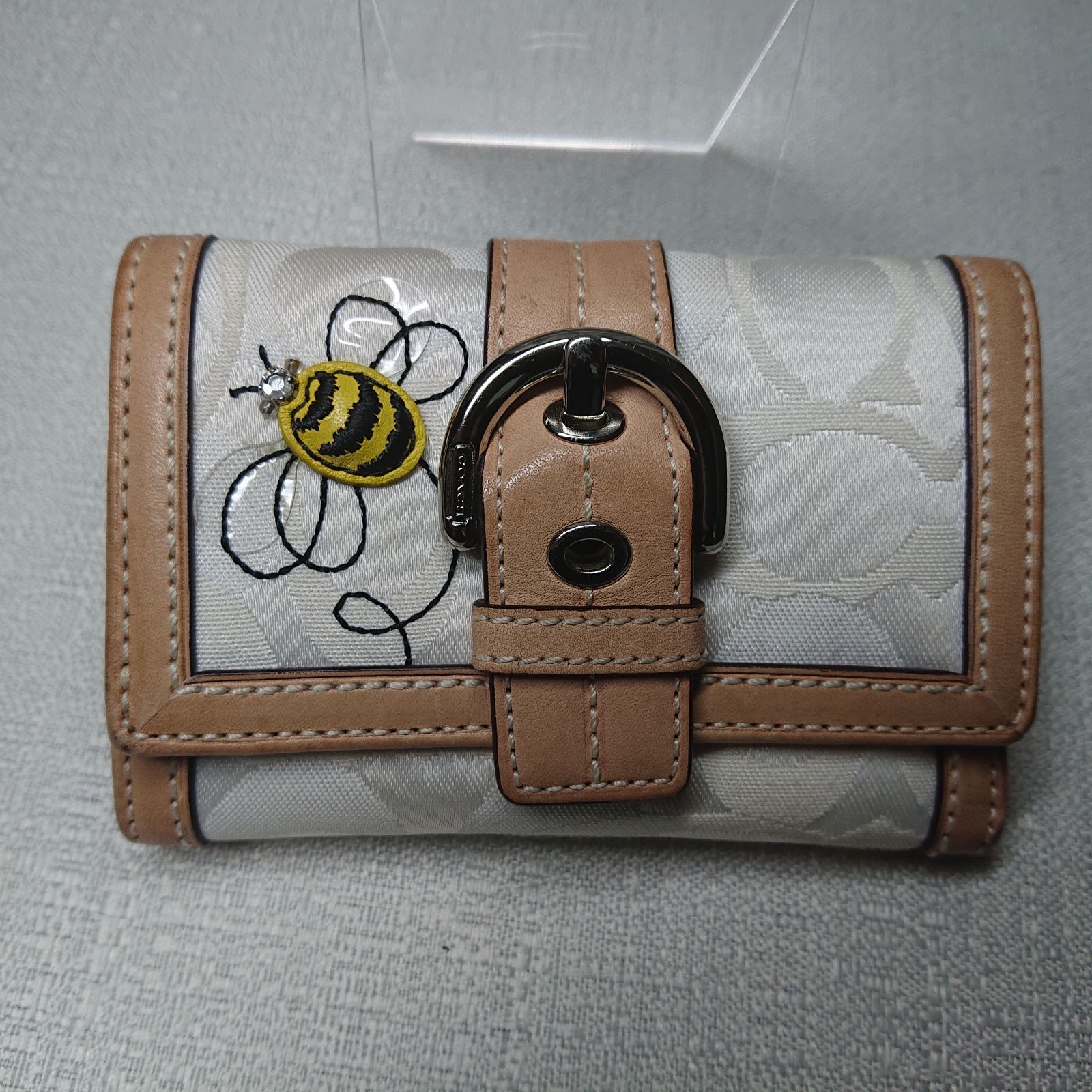 【美品】COACH 三つ折り財布 折り財布 蜂 bee 保存袋付 COACH コーチ 美品 三つ折財布 蜂 BEE シグネチャー - メルカリ