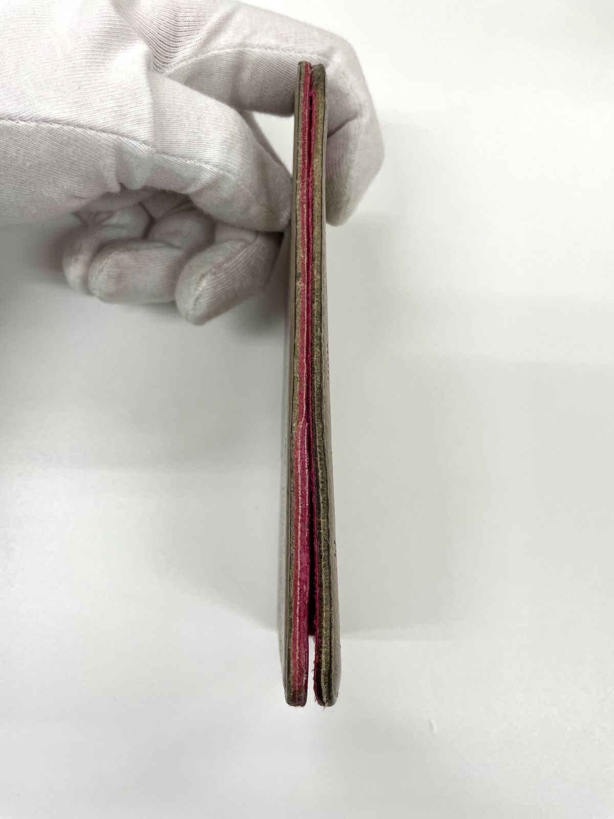 LOUIS VUITTON ルイ・ヴィトン マヒナ iPhone 7/8/SE2用手帳型ケース