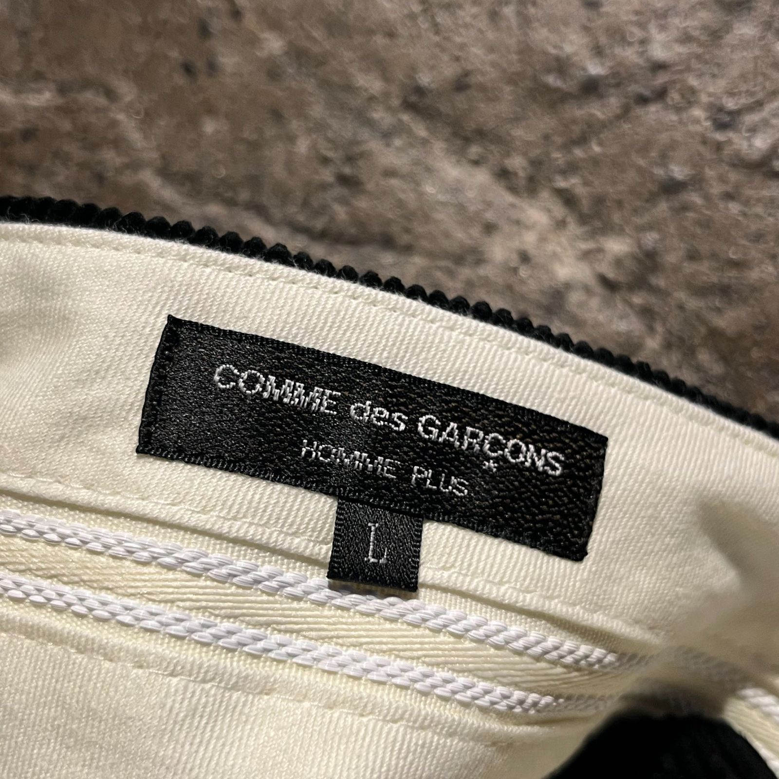 AD2022 COMME des GARCONS　HOMME PLUS パンツ Comme Des Garçons Homme Plus Logo Trousers | Black | FARFETCH