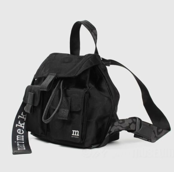 marimekko ブラックリュック 花柄ストラップ marimekko マリメッコ バックパック EVERYTHING BACKPACK L