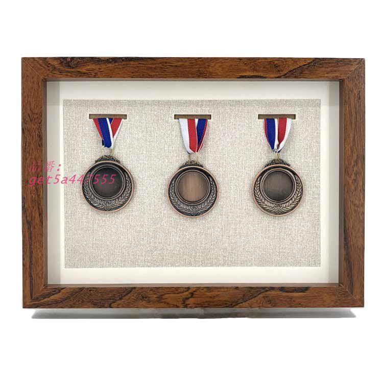 軍事メダルと勲章の額装コレクション 軍事メダルと勲章の額装コレクション 軍事メダルと勲章の額装