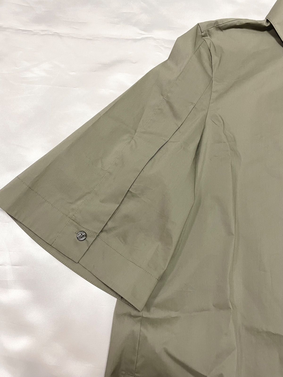 d新品同様★PLST*プラステ★カーキ系★胸元タック★着回しシンプル♪ジャージー素材★コクーンワンピース★Mサイズ d新品同様☆PLST*プラステ☆カーキ系☆胸元タック☆着回し