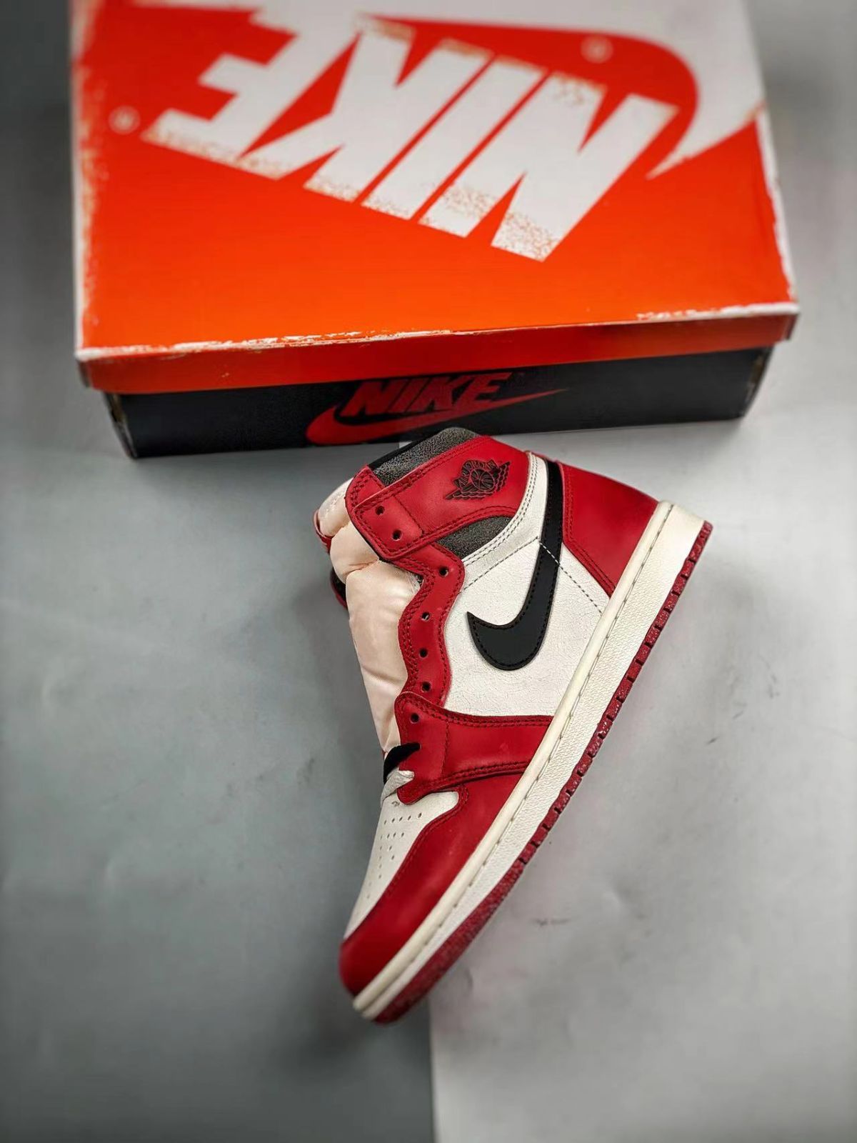 Nike AJ1 High OG "Lost & Found/Chicago"