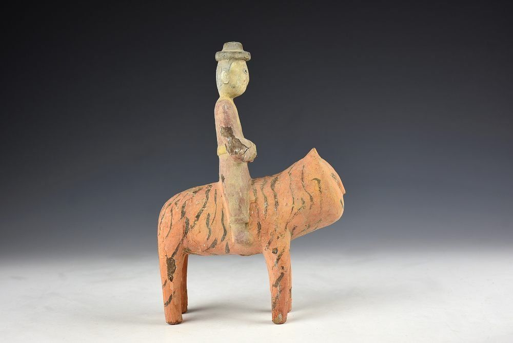 蔵A5131b 朝鮮古美術 李朝木工 木彫彩色虎上人物