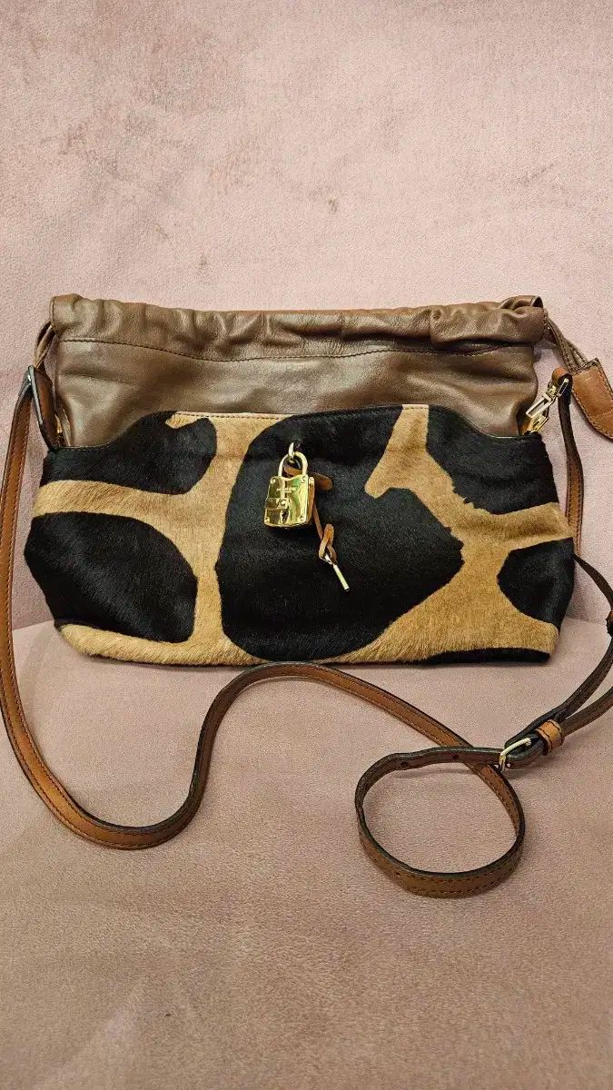 Burberry バーバリー プロサム タビー ソンチ バケットバッグ
