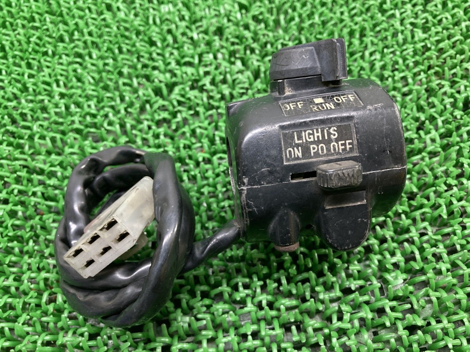 ●新品●　RZ350(4U0)/RZ250(4L3)用　薄型・右スイッチボックス ○新品○ RZ350(4U0)/RZ250(4L3)用 薄型・右スイッチボックス