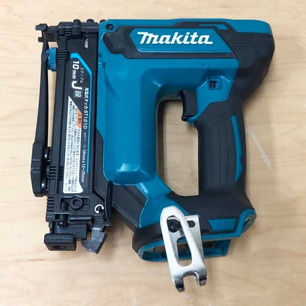 マキタ 【美品】マキタ/makita 充電式タッカー ST121DZK 18V