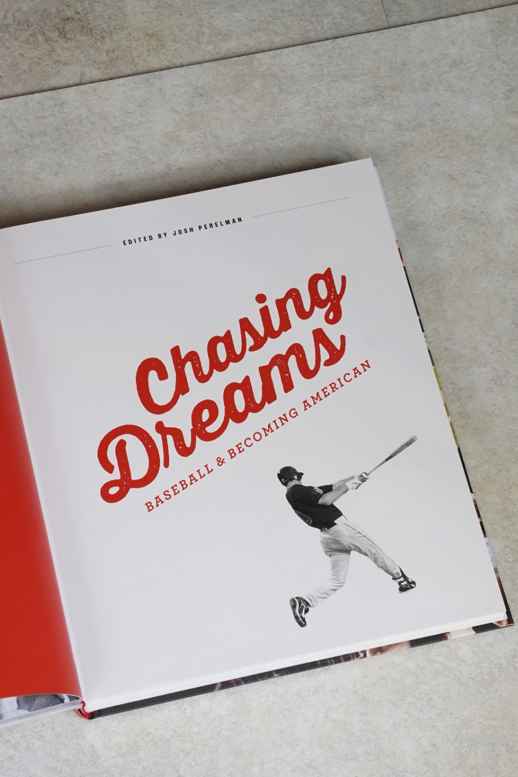 洋書 大型写真集『Chasing Dreams: Baseball u0026 Becoming American』Josh Perelman編集 MLB イチロー／ジャッキー・ロビンソン収録 ハードカバー Baseball Dreams: Becoming コダクロームで撮った1950 Art Jewish