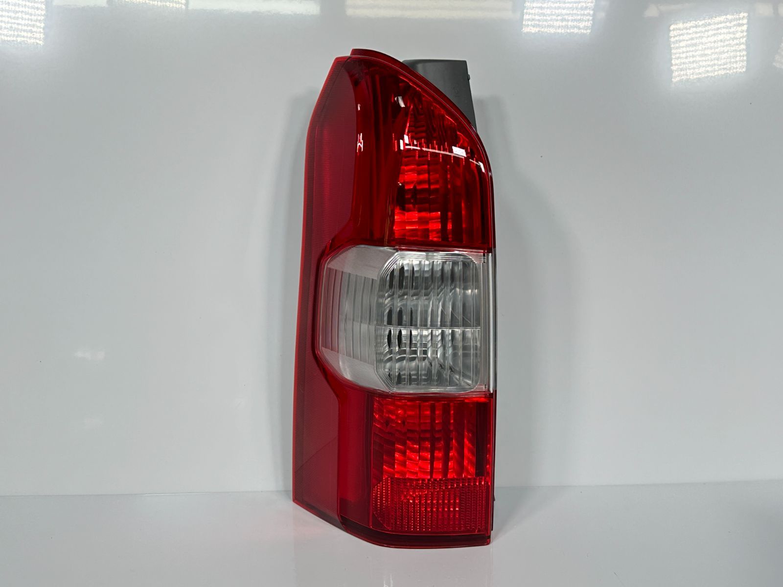 プロボックス NSP160V 52-280 左テールランプ テールレンズ テールライト 81561-52C20 新品&frasl;即納 160系 プロボックス NCP160V NSP160V 後期 純正 左