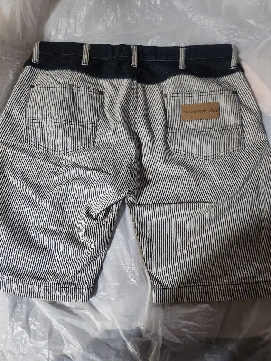A BATHING APE(アベイシングエイプ) ハーフパンツ ストライプ ショート