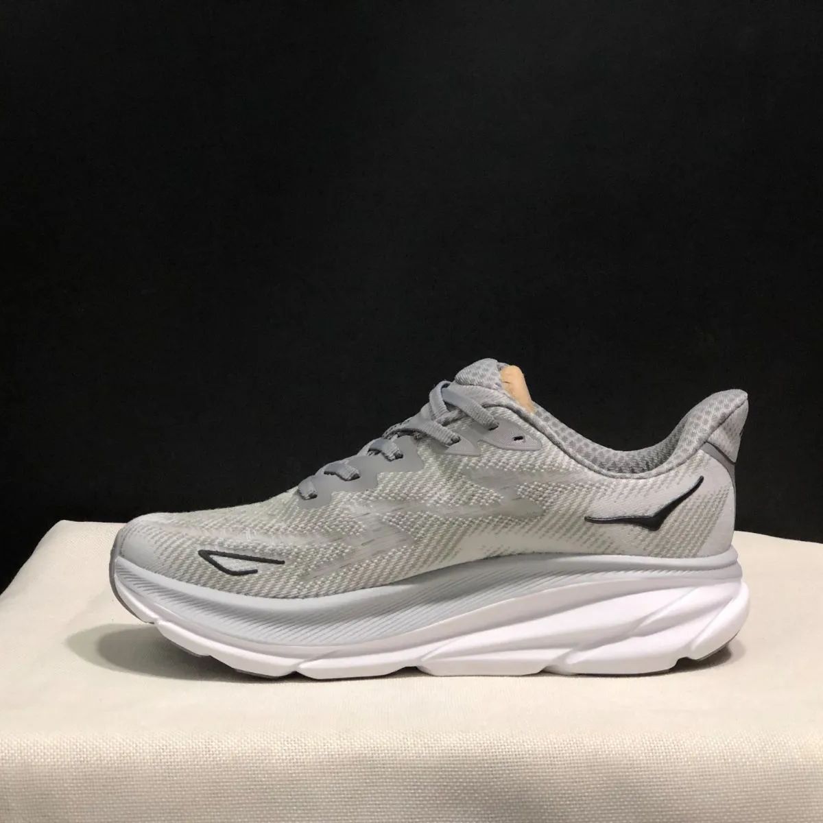 新品未使用 ホカオネオネ クリフトン9 HOKA ONE ONE CLIFTON 9 