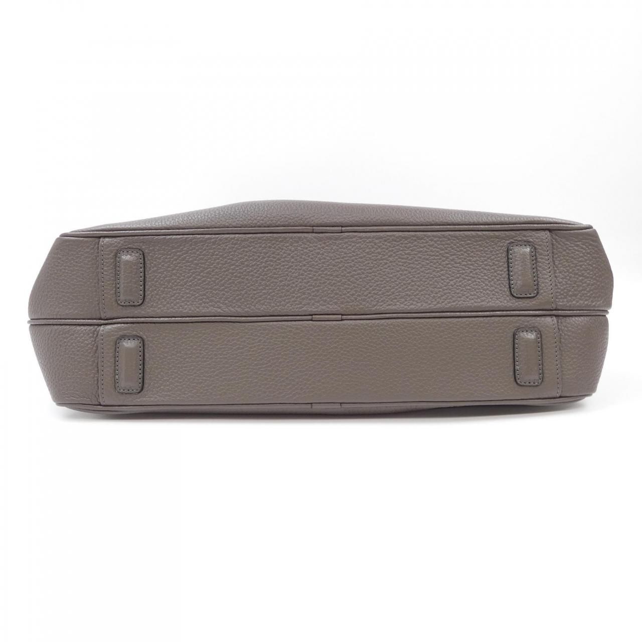 ルブタンキピポーチ クリスチャン・ルブタン(Christian Louboutin