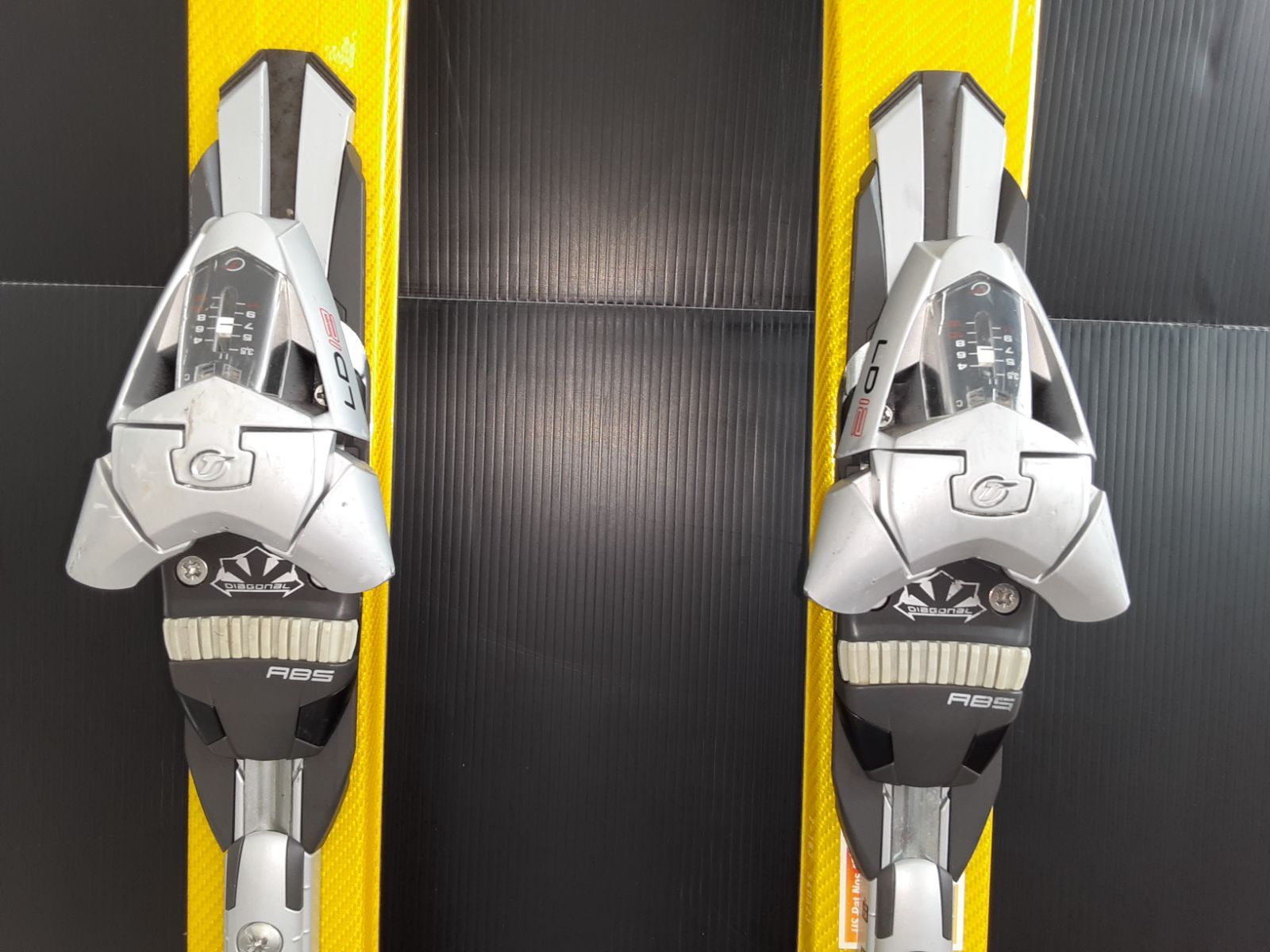 中古HEAD スキー 163cm ビンディング付き HEAD スキー板 ビンディング セット 163cm イエロー - メルカリ