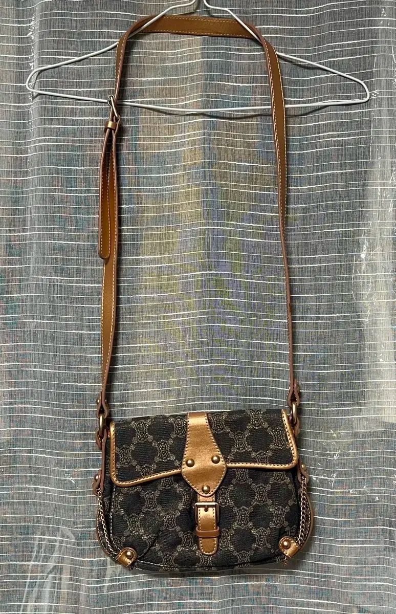 （ celine ） ゴールドセレン デニム ブラゾン クロスバッグ