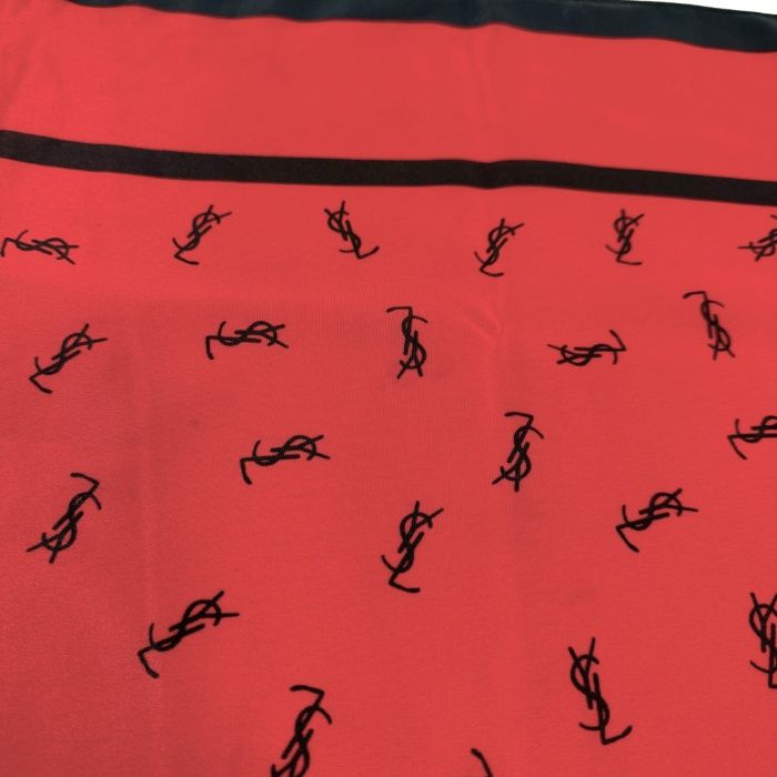 美品　イヴサンローラン　スカーフ　光沢　レッド　　ロゴマーク　総柄 イヴサンローラン Yves Saint Laurent スカーフ 大判 ロゴ柄