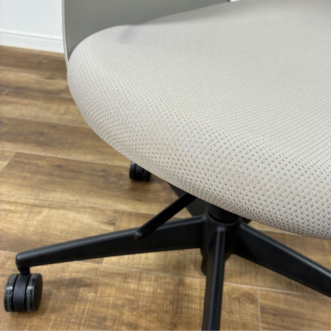 オフィスチェア ミディアムアッシュ