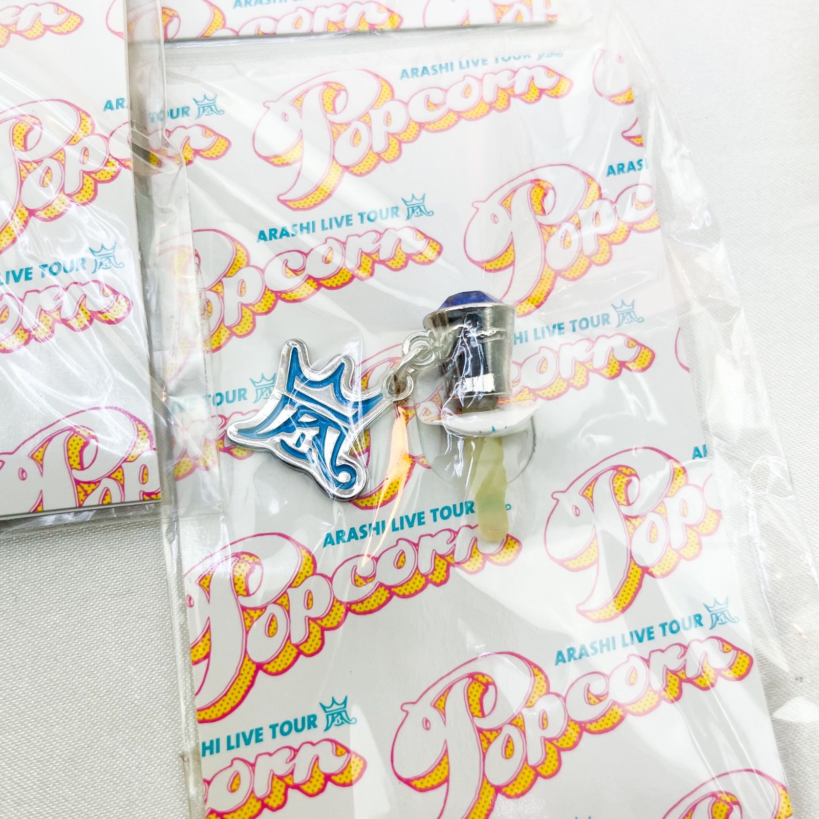 (未使用･未開封品)　嵐 公式グッズ LIVE TOUR Popcorn 会場限定 イヤホンジャックアクセサリー 60wa65s 新品 未開封 嵐 Popcorn 会場限定 イヤホンジャック - メルカリ