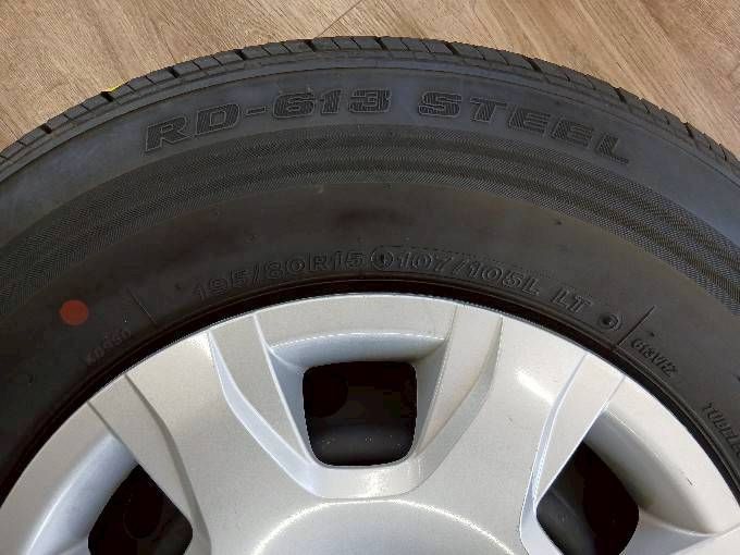 6型ハイエース 純正ホイール×サマータイヤセット195