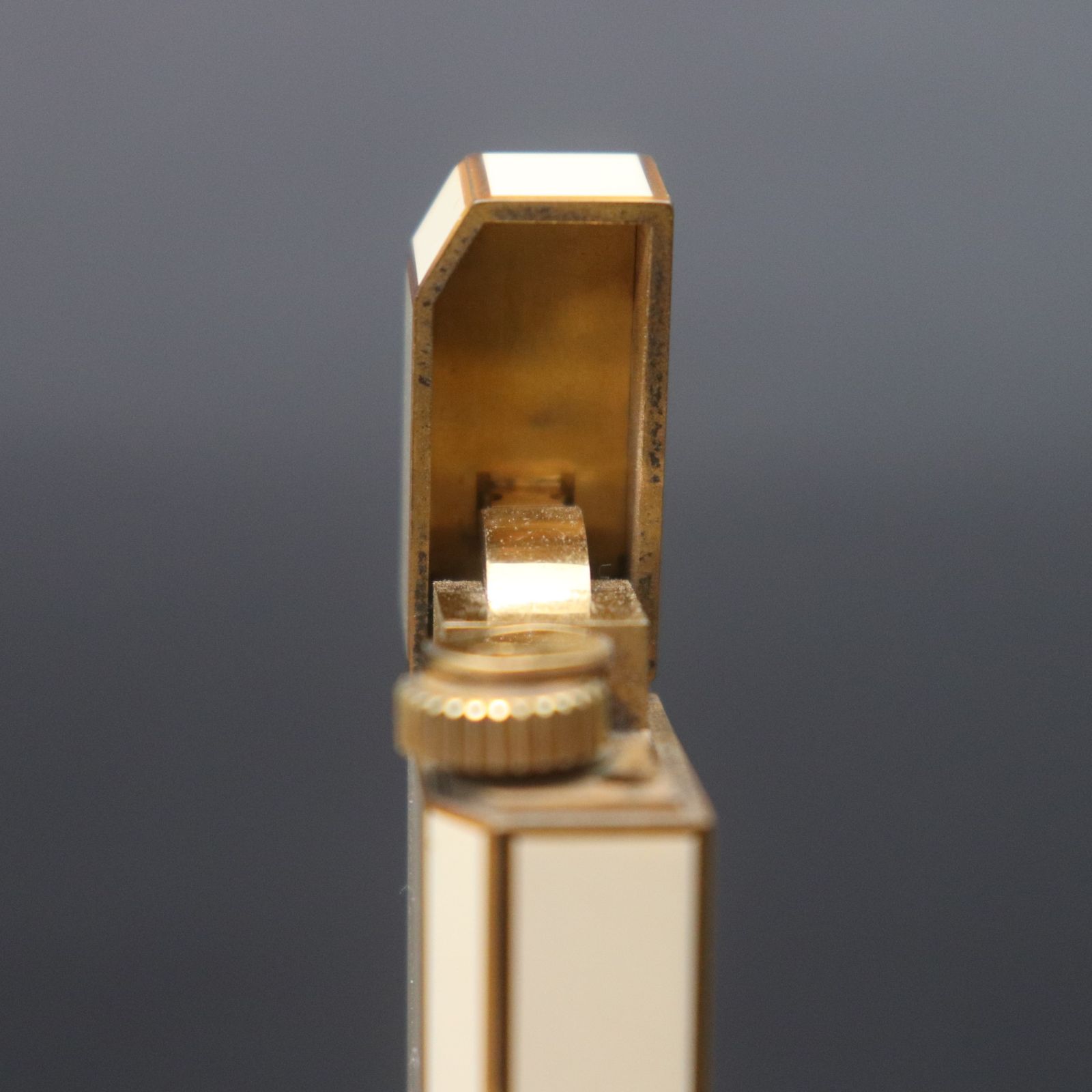 ITSDF75M1XQO カルティエ ペンタゴン 五角形 オフホワイト×ゴールド  