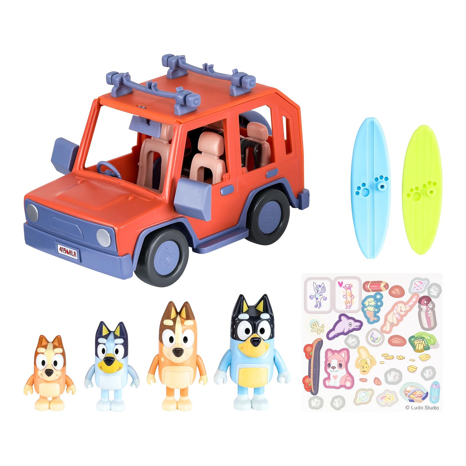 Bluey Heeler Family 4WD車両とフィギュア4個パック 2.5-3インチフィギュア サーフボードアクセサリーとステッカー2枚， 17637