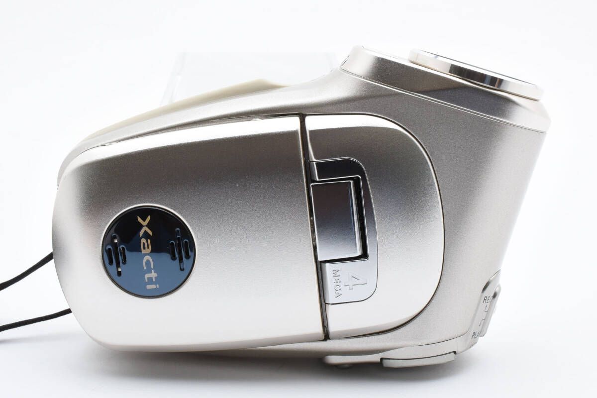 SANYO Xacti DMX-C4 希少品】SANYOデジタルムービーカメラXacti DMX-C4